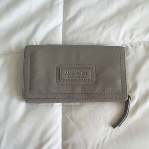 American Leather Co. Harmony RFID Bifold Wallet in a cool gray color New